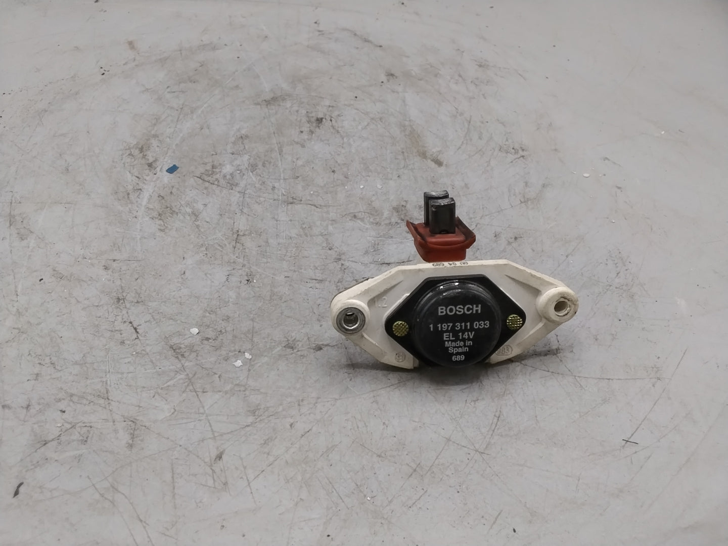 BOSCH Spannungsregler Bosch 1 197 311 033 - neu