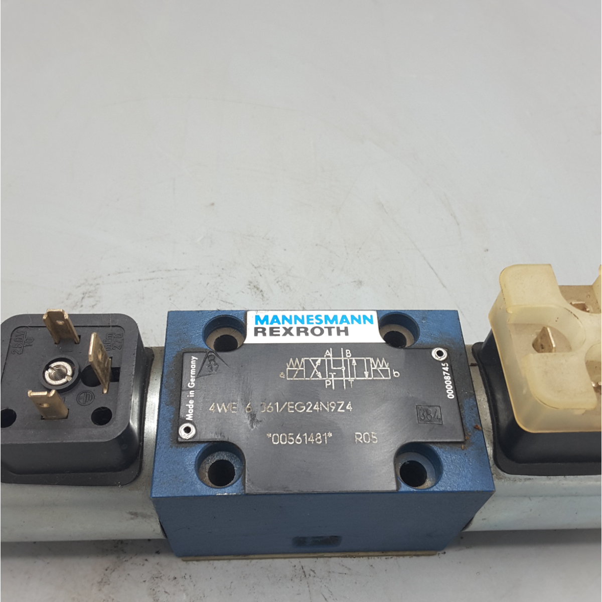 Mannesmann Rexroth Hydraulikventil 4WE 6 361/EG24N9Z4
