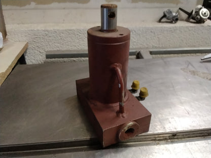 DW-Hydraulikzylinder mit integrierten Ventil