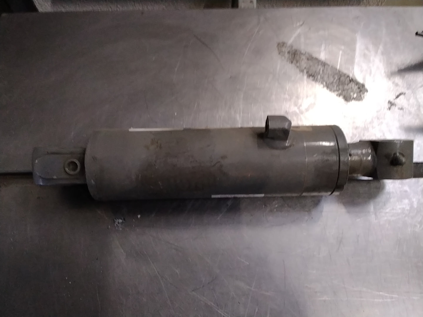 Doppelwirkender Hydraulikzylinder GEHL 482400931100