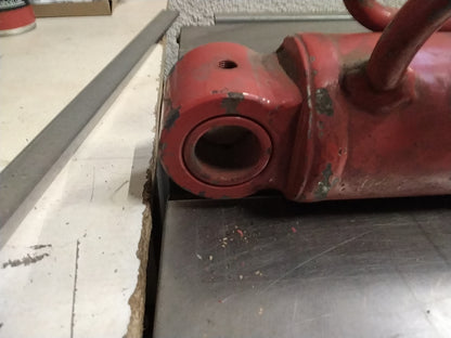 Doppelwirkender Hydraulikzylinder Gehl 442510924100 670 mm