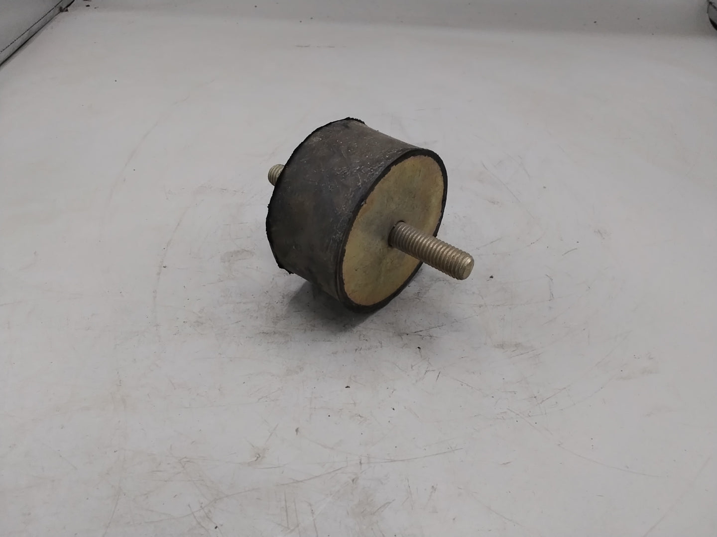 Gummimetallpuffer 75 x 40 mm mit Gewindebolzen M12