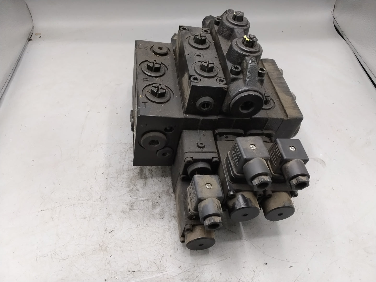 Bucher Hydraulics STB L85 744466 5887086 36312424 Steuerblock