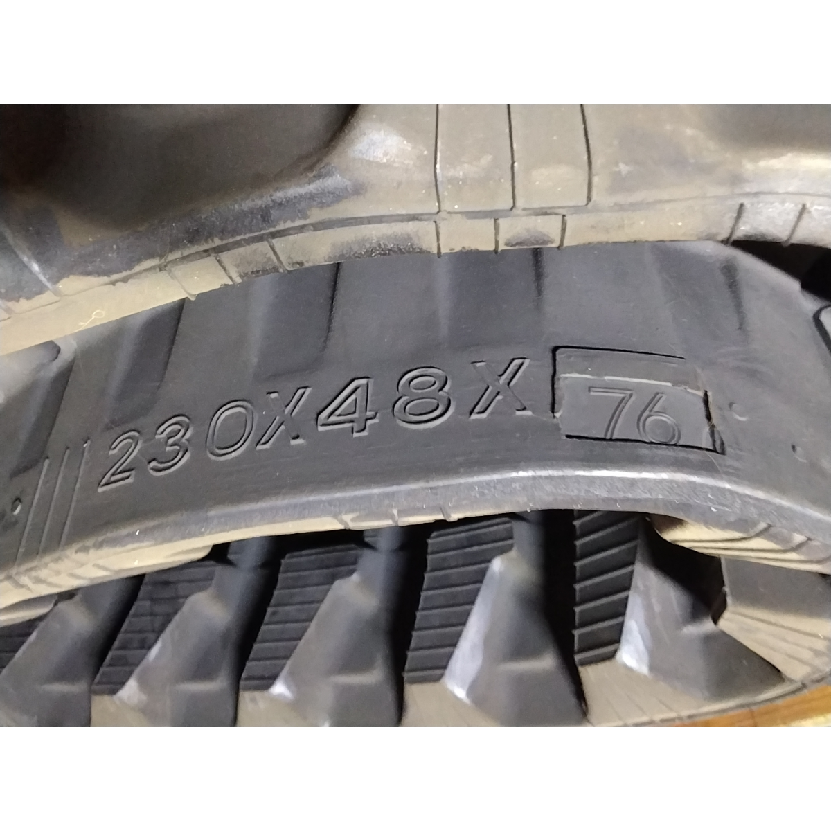 Gummikette 230x48x76 für JCB 8020