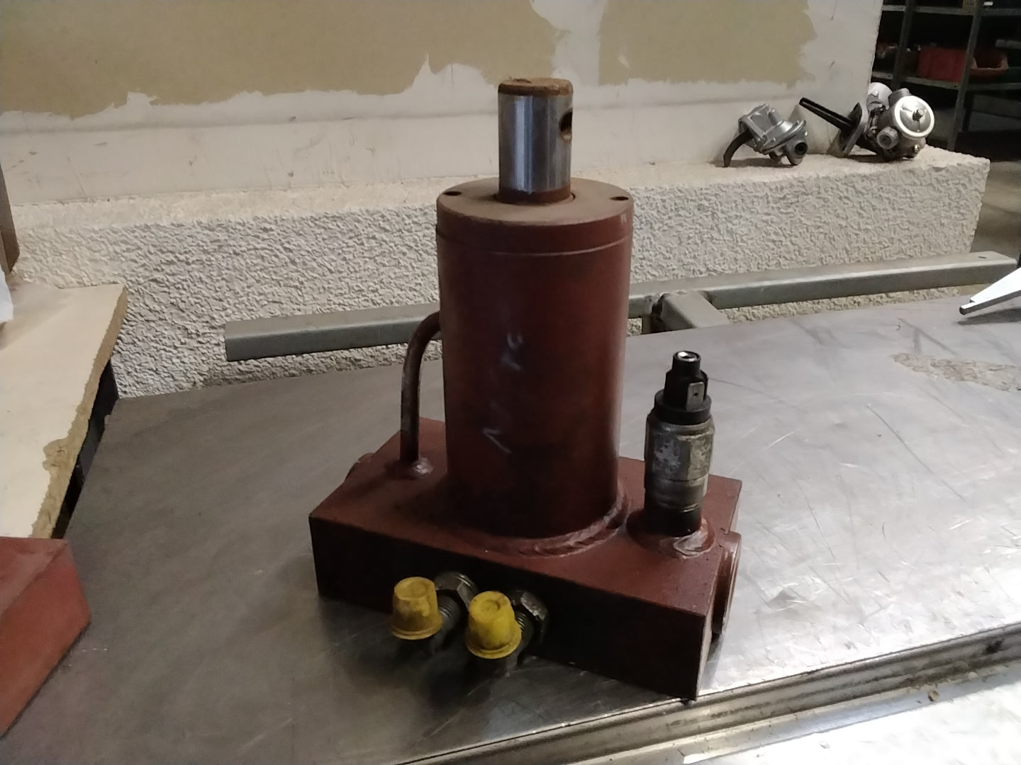 DW-Hydraulikzylinder mit integrierten Ventil