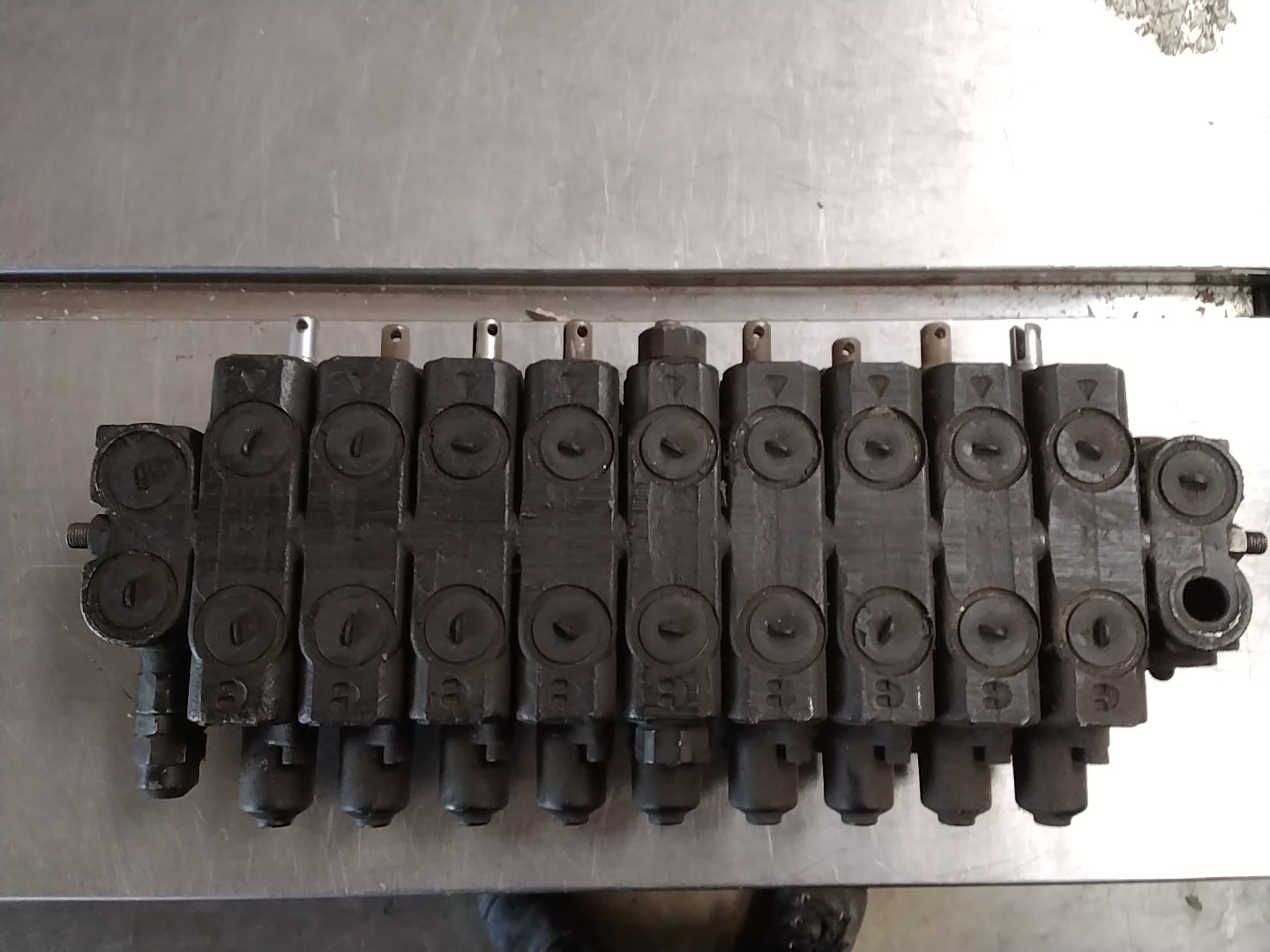 Hydraulik-Ventilblock mit 9 Sektionen  8007