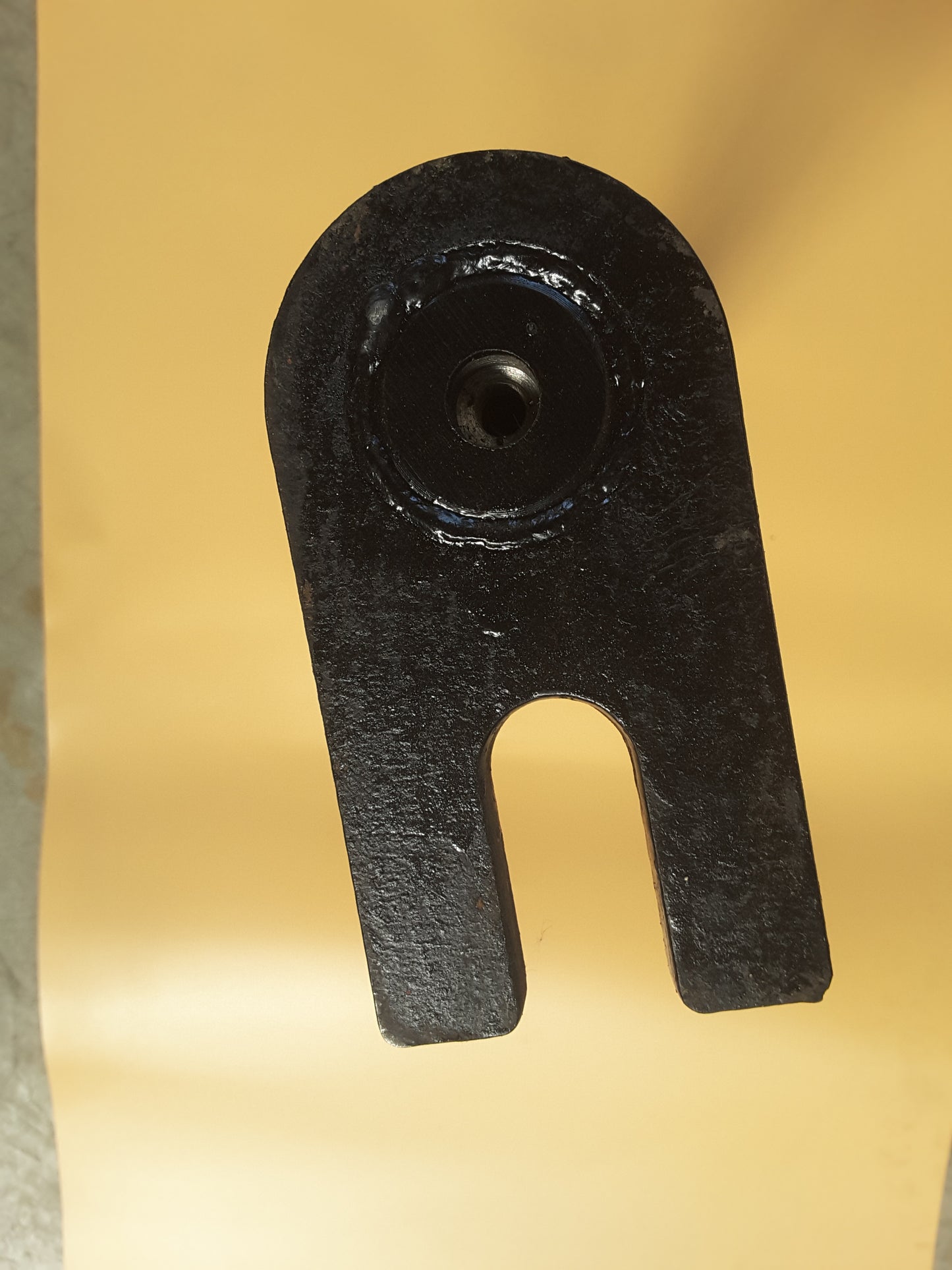 Bolzen 50x500 mit Schmiernut und Befestigungslasche