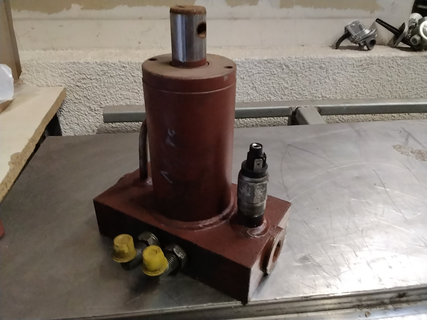 DW-Hydraulikzylinder mit integrierten Ventil