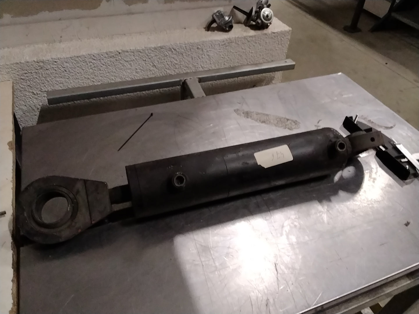 Doppelwirkender Hydraulikzylinder MARINI D2113024 595 mm