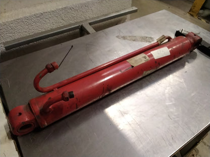 Doppelwirkender Hydraulikzylinder Gehl 442510924100 670 mm