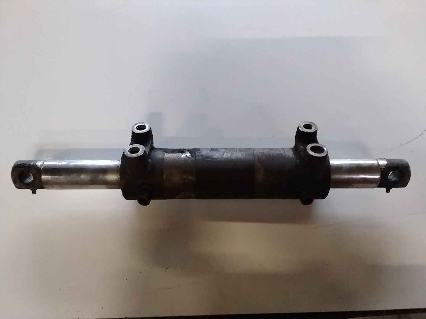 Lenkzylinder 530 mm Kolbenstange gebraucht