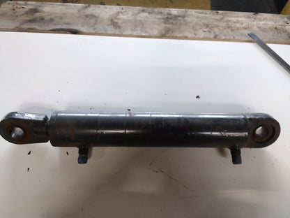 Doppeltwirkender Hydraulikzylinder 570 mm gebraucht