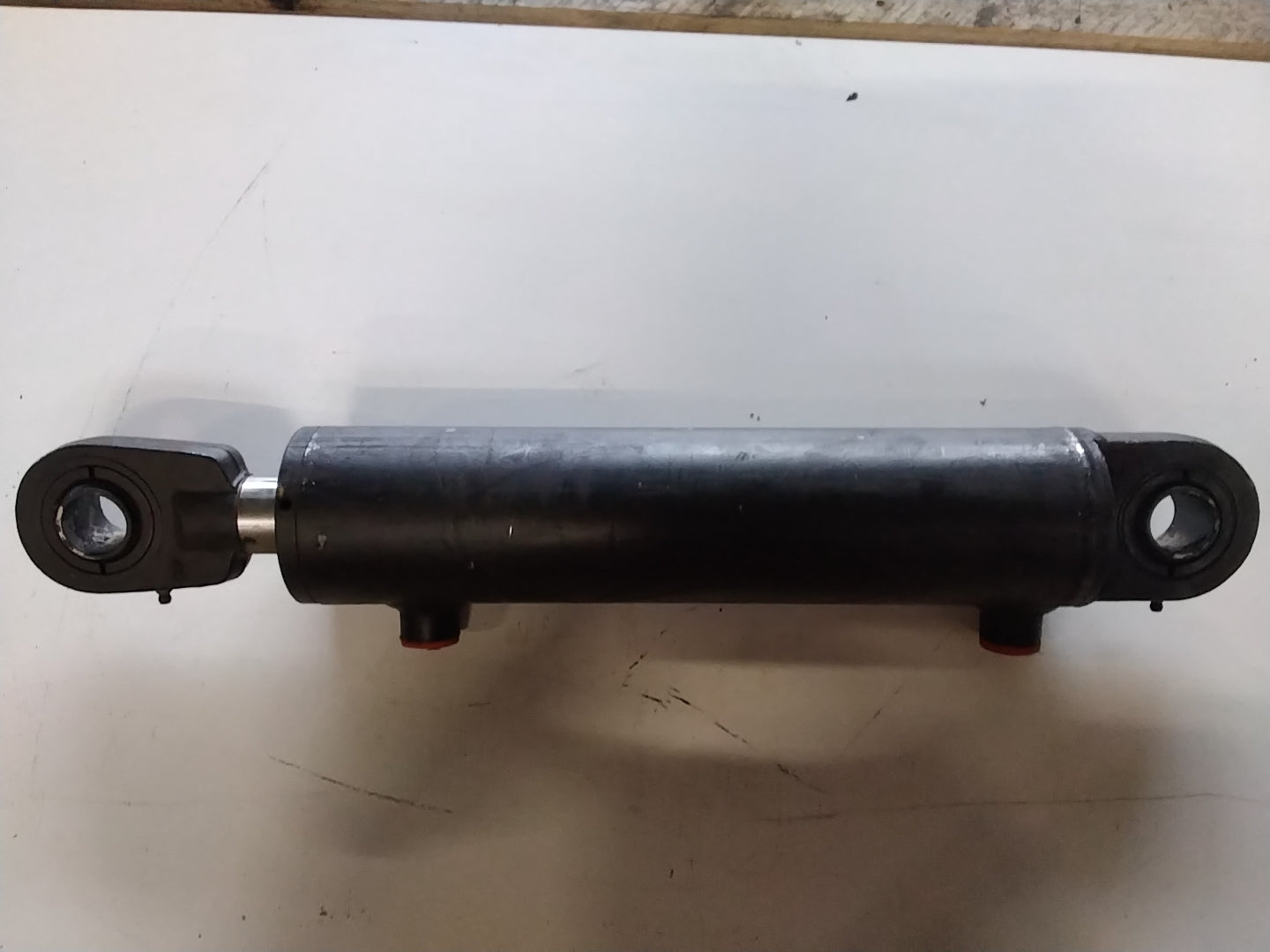 Doppelwirkender Hydraulikzylinder 530 mm